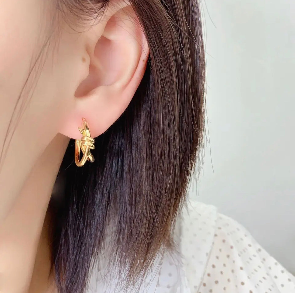 Product Detail:  18k Gold Weight 2g Clip Earrings 