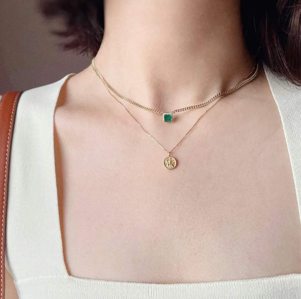 Product Detail:  18k Gold 0.30ct Natural Green Emerald  0.04ct Natural Diamonds SI Clarity Color H Weight 3.3g Chain Width 2mm  Necklace Length 41cm  